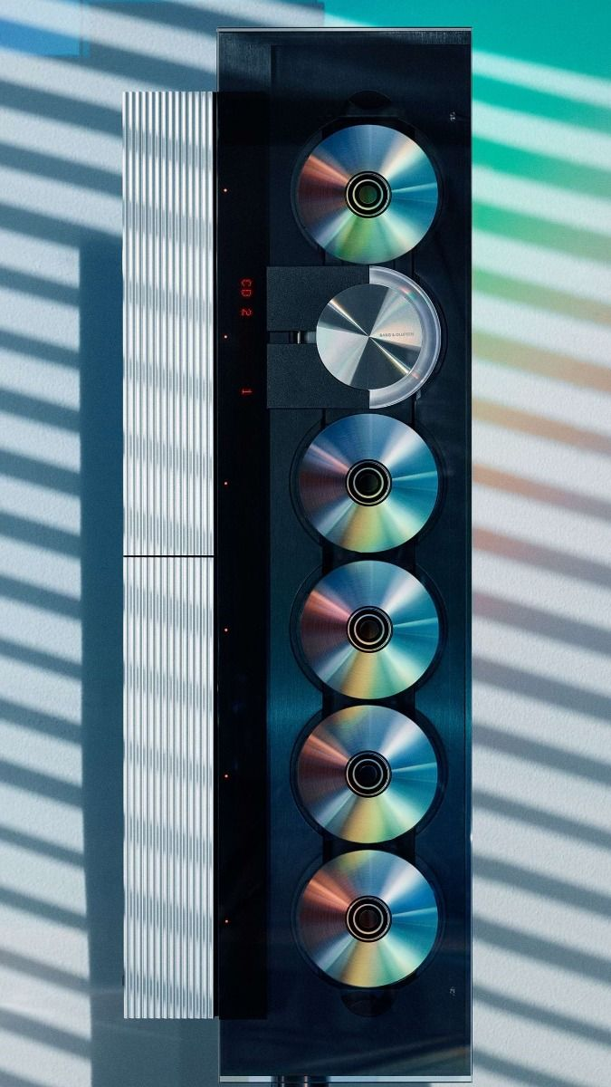 Bang & Olufsen BeoCenter, six discs
