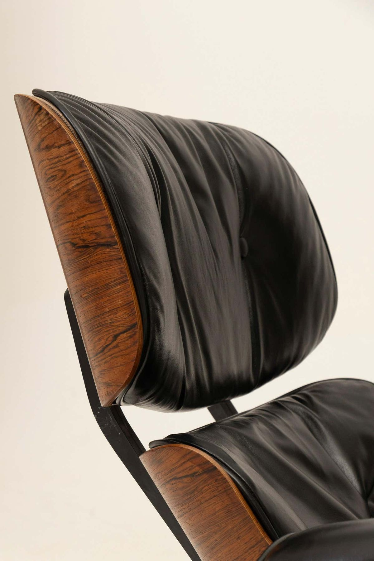 Eames lounge, in detail