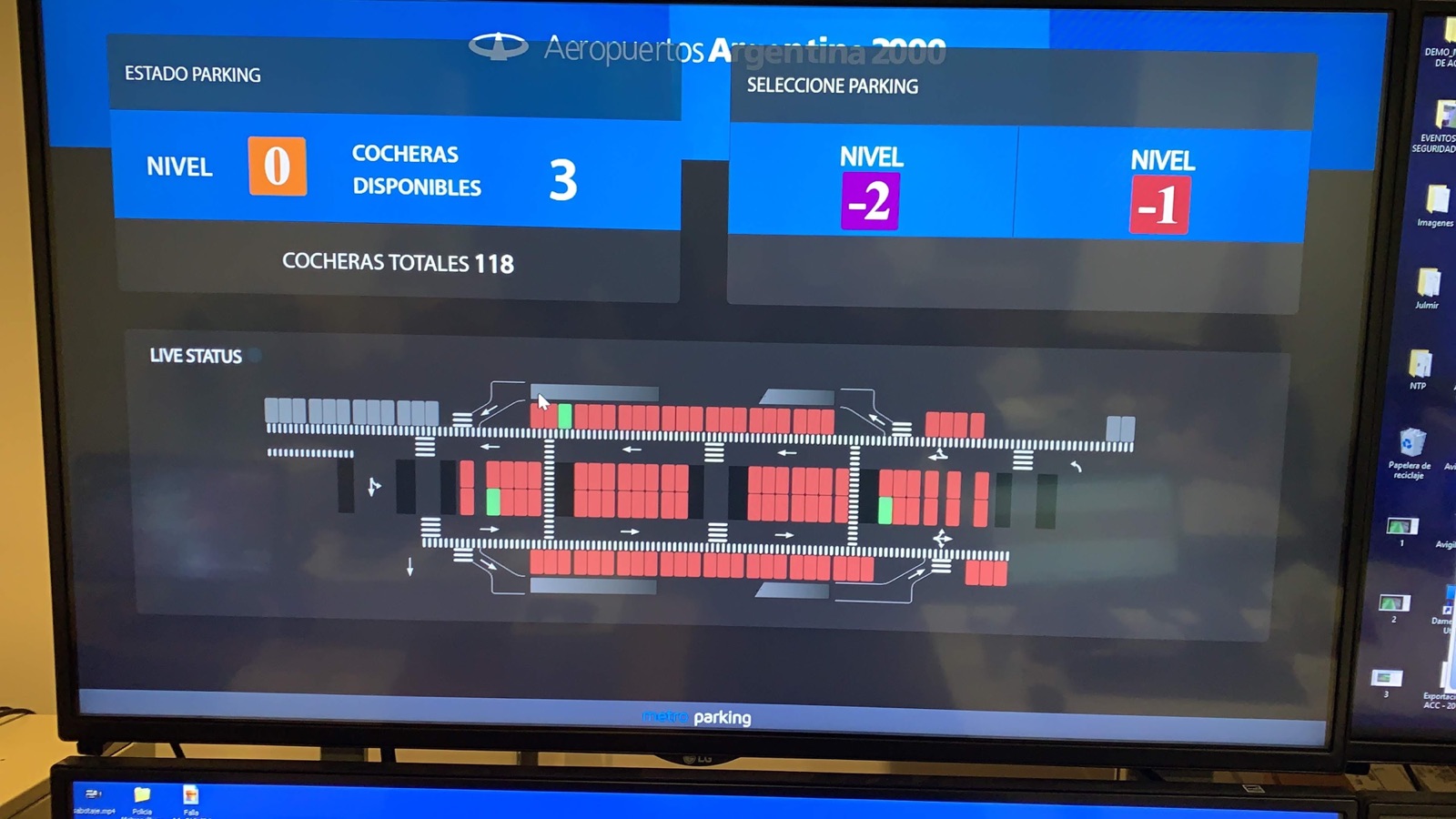 A parking status dashboard showing 3 free spaces of 118 on level 0, with a live map of occupied and free spots.